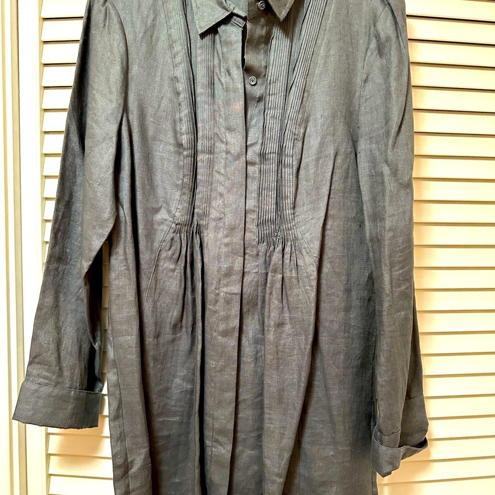 Zoe D long button down blouse never worn. Steel gray xl cute pintucking on front